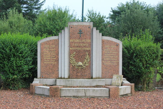 Tribute monument to inhabitants dead during WWI and WWII