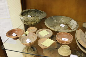 Soucoupes et assiettes